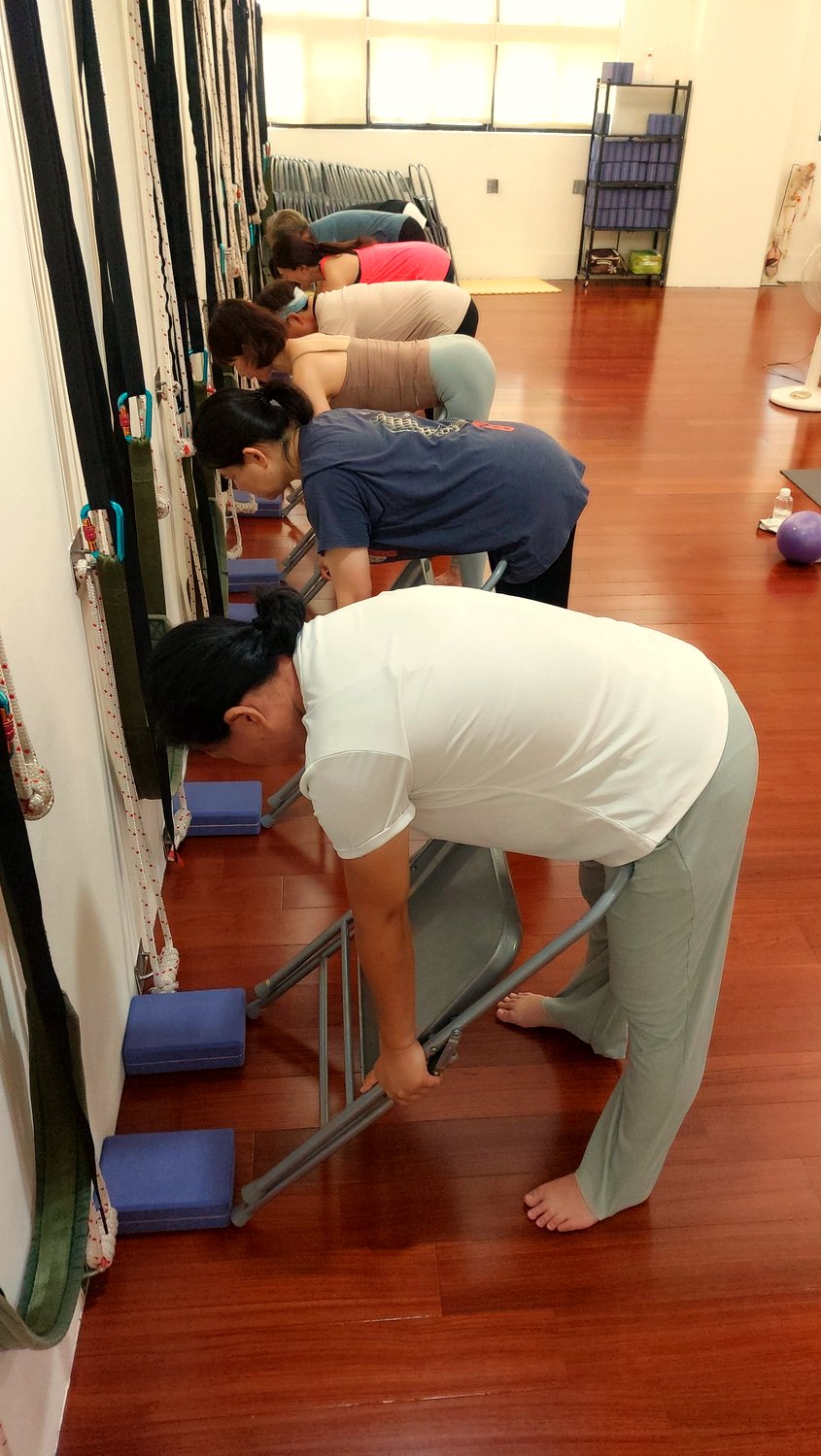 學員在輔助下練習
